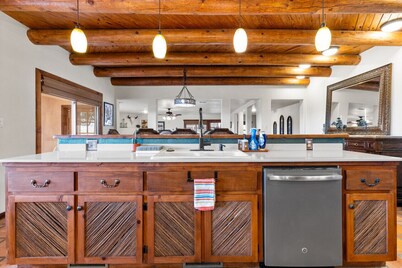 Cactus Rose - Enjoy wildlife and mountain views close to downtown Alpine