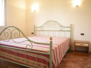 1 camera, ferro/asse da stiro