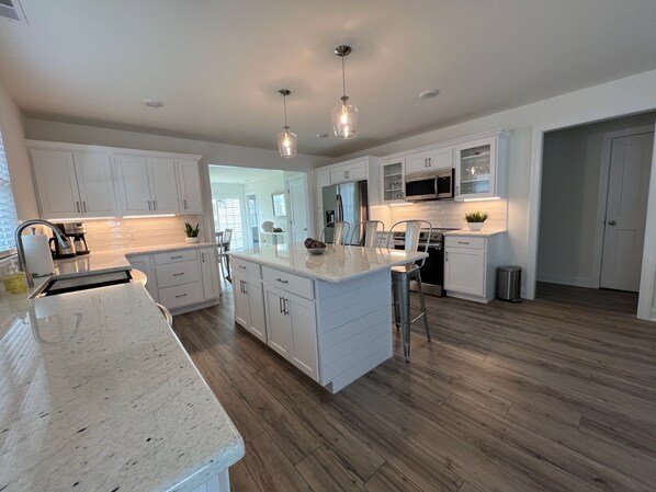 Electric kettle, toaster, blender, cookware/dishes/utensils - New!! Enjoy the Most Spectacular Sunsets in Cape May County! Dog friendly! (Villas)