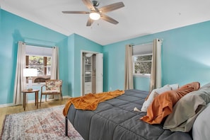 4 bedrooms, iron/ironing board, free WiFi, bed sheets
