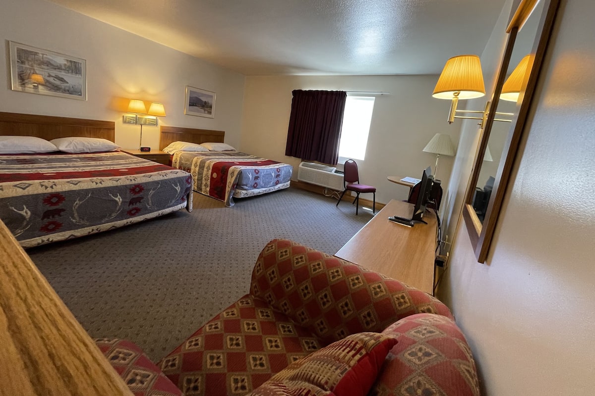 Double Queen ADA | Iron/ironing board (on request), WiFi (free), bed sheets