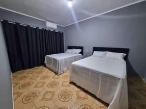 Habitación cuádruple familiar | Ropa de cama hipoalergénica, sistema de insonorización, wifi gratis