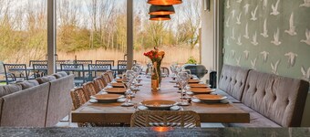 Goslings, Cotswold Water Park,  sleeps 12 guests  in 6 bedrooms