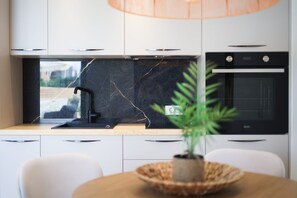 Geladeira, fogão, cooktop, lava-louças
