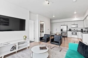 TV - Modern Resort Inspired 2BR Apt w/ Pool/Gym/Hot Tub (Salt Lake City)