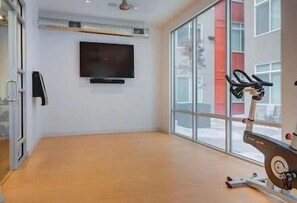 Fitness facility - Modern Resort Inspired 2BR Apt w/ Pool/Gym/Hot Tub (Salt Lake City)