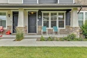 Exterior - Modern w/ Pool, Gym, HotTub, Golf, Pet Friendly! (Draper)