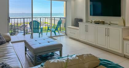 Downtown Oceana Condo/2 Min Walk to Papas&Beer