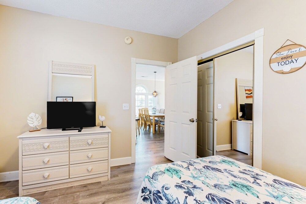 Riverfront condo with indoor & outdoor pools, amazing balcony views