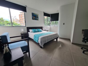 In-room safe, individually decorated, individually furnished, desk - 404 Moderno Aparta-Suite en Versalles Tipo Loft - Cali Tower Suites & Lofts (Cali)