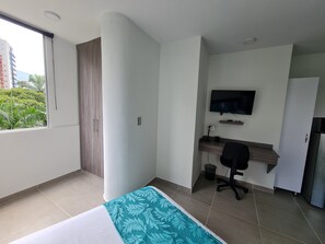 ห้องสวีท | บริเวณนั่งเล่น | สมาร์ททีวี 32 นิ้ว พร้อมช่องดิจิตอล, พื้นอุ่น