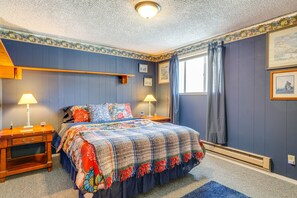 4 bedrooms, iron/ironing board, bed sheets