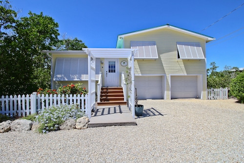 Key Lime Kottage- Waterfront Home on Gulf of Mexico w/ Private Pool, Dock & More