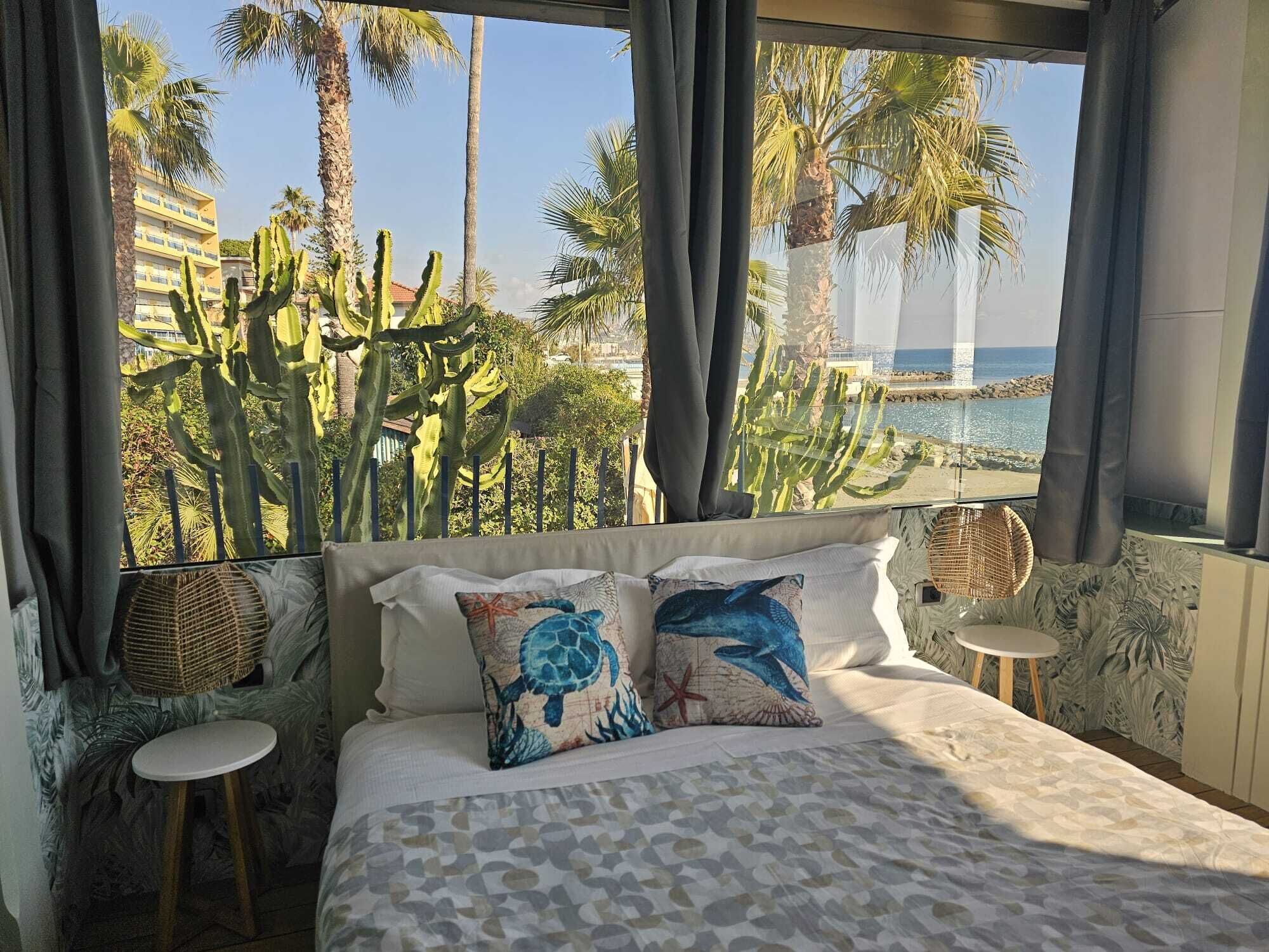 Deluxe-Zimmer, Balkon, Meerblick | Minibar, Zimmersafe, Schreibtisch, kostenloses WLAN