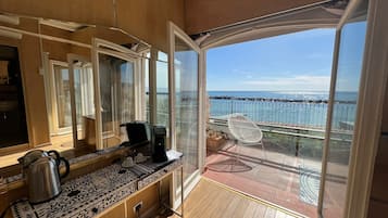 2 bedrooms, minibar, in-room safe, desk