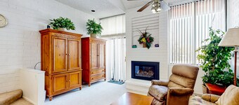 Airy condo with pool, sauna, private hot tub, fireplace, & washer/dryer