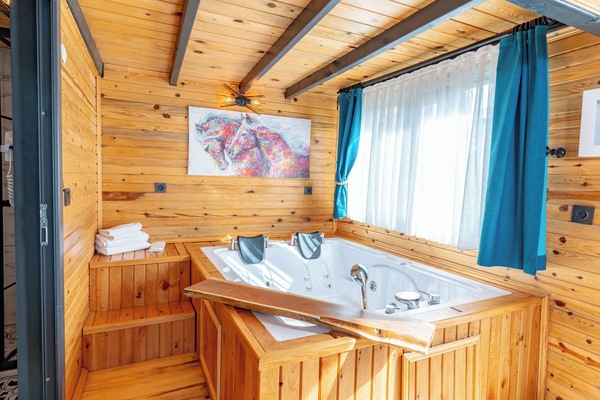 1 habitación, ropa de cama de alta calidad, minibar y escritorio