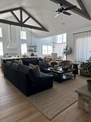 Televisión, chimenea