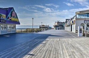 Property grounds - 1 Mile to Point Pleasant Boardwalk and .5 mile to Charlie's of Bay Head! (Point Pleasant)