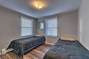 Room - 1 Mile to Point Pleasant Boardwalk and .5 mile to Charlie's of Bay Head! (Point Pleasant)