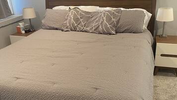3 bedrooms, desk, WiFi, bed sheets
