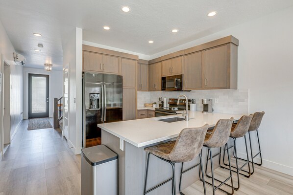Fridge, microwave, oven, stovetop - St George Home w/ Patio - 8 Mi to Snow Canyon! (St. George)