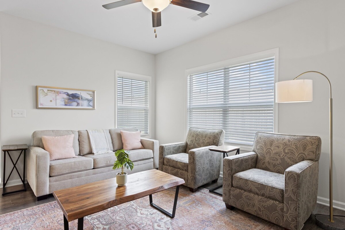 Photo 5 of Park Place Townes: Pet-Friendly Monthly Rental