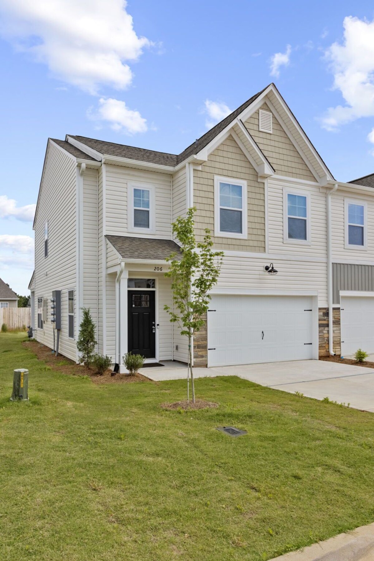 Photo 2 of Park Place Townes: Pet-Friendly Monthly Rental