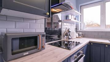 洗碗機、電熱水壺、多士爐、廚房用具/餐具/器皿