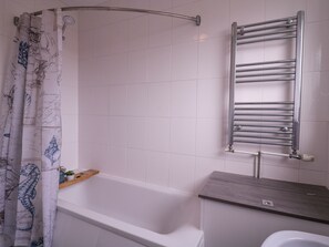 Shower - The Upper Circle (Clacton-on-Sea)