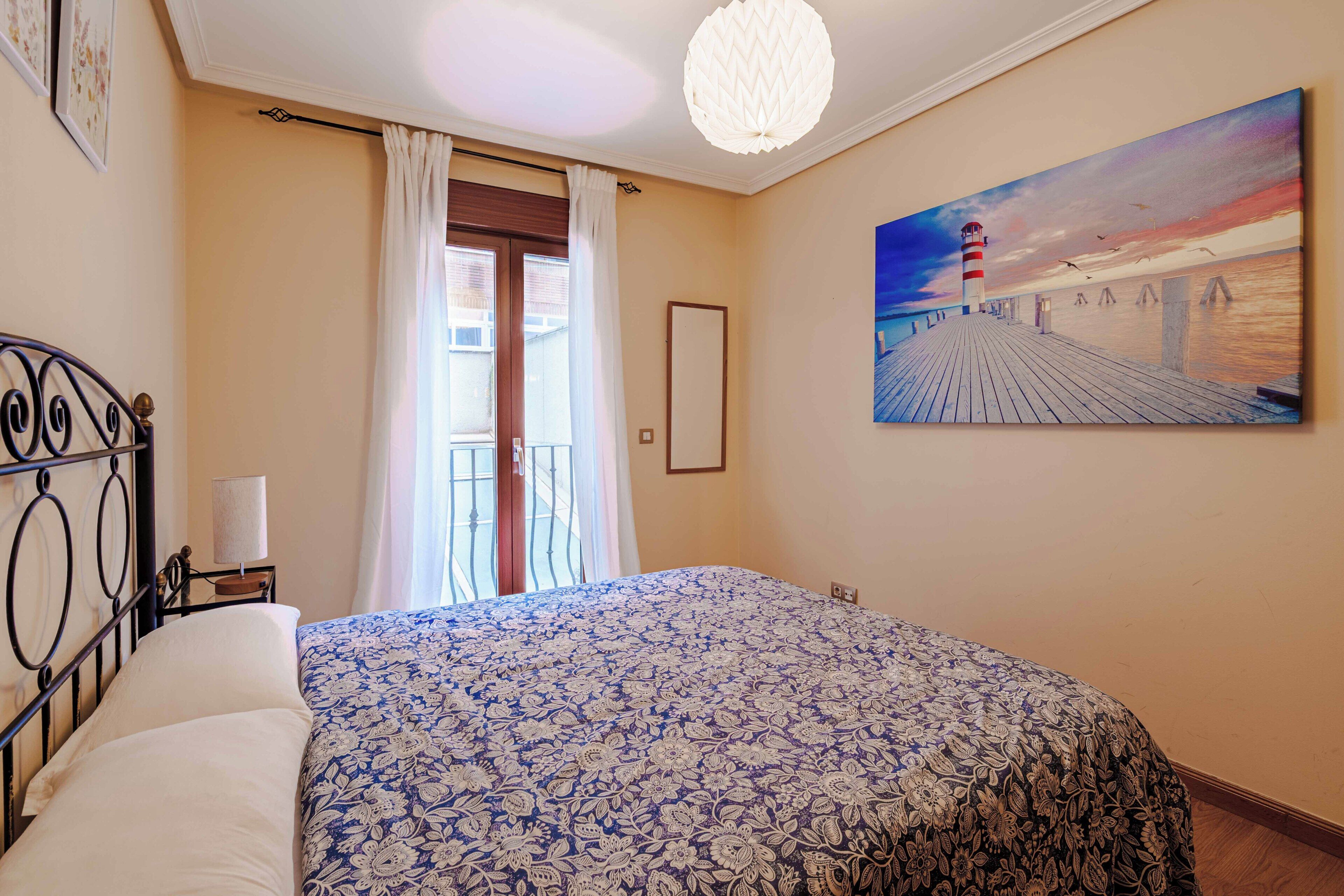 1 chambre, bureau, fer et planche à repasser, Wi-Fi