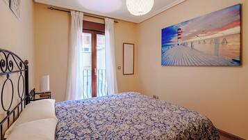 1 chambre, bureau, fer et planche à repasser, Wi-Fi
