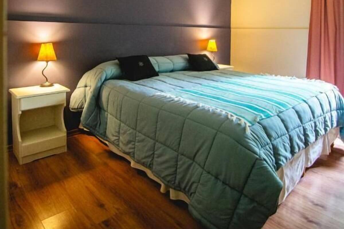 Quarto casal ou duplo básico | Wi-Fi de cortesia, roupa de cama