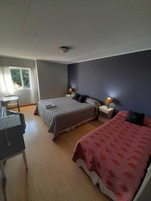 Chambre triple de base | Accès au Wi-Fi (inclus), literie fournie