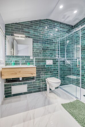 Shower, towels