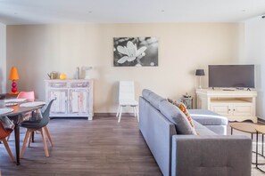 Living area - BUGEAUD #3 - Appart. Terrasse Parking - 2 chamb (Brive-la-Gaillarde)