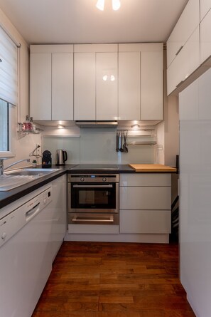 Refrigerador, microondas, horno y lavavajillas 