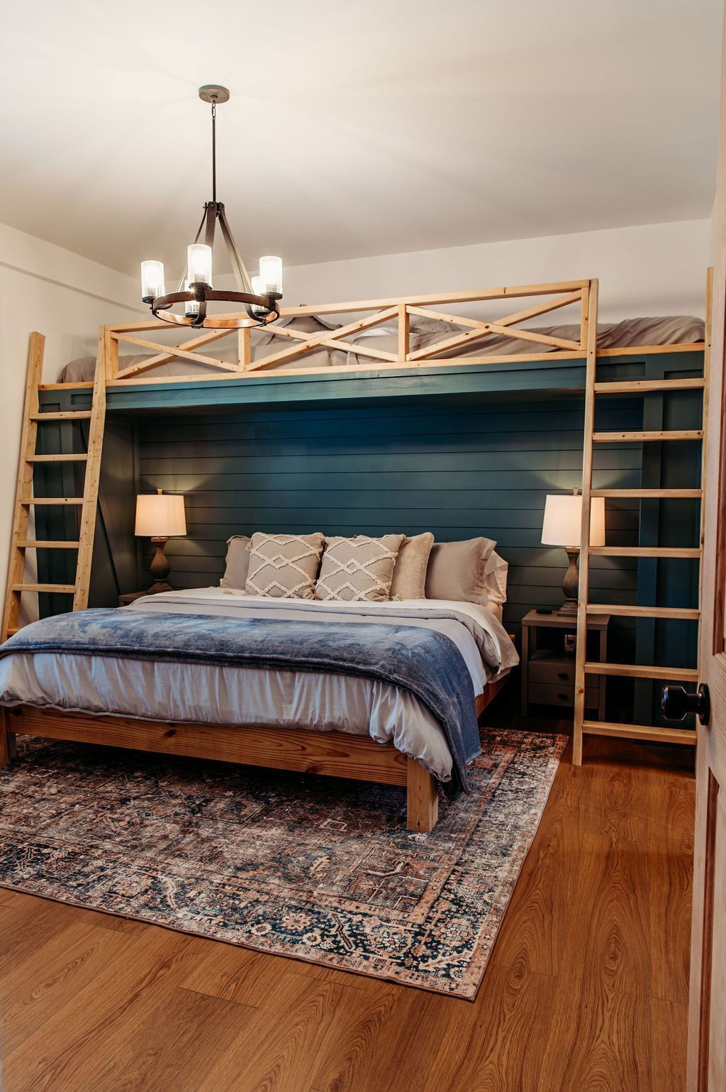 3 bedrooms, desk, iron/ironing board, travel crib