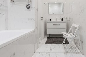 Leilighet, 3 soverom, byutsikt | Bad