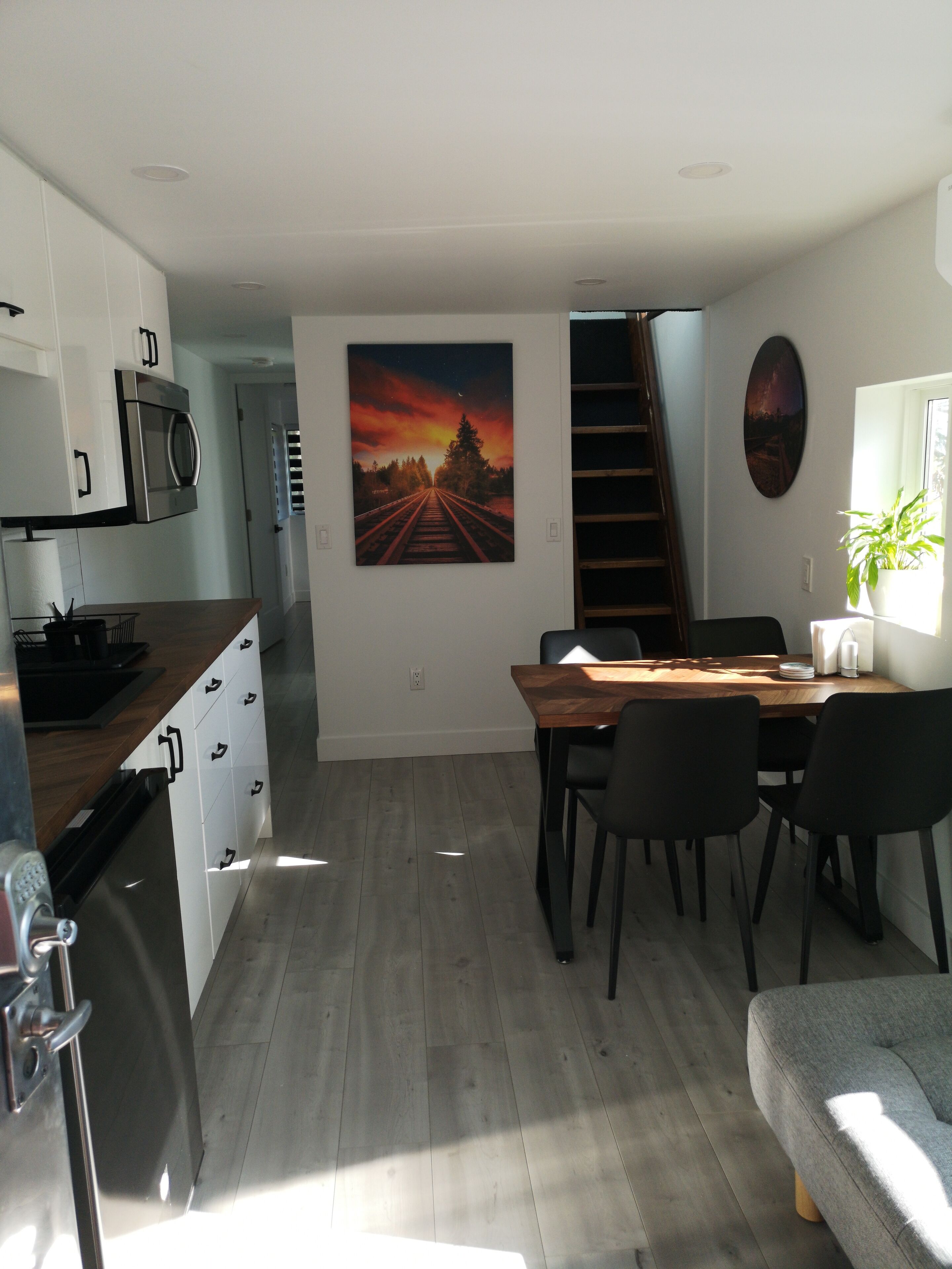 Réfrigérateur, micro-ondes, four, cafetière/bouilloire