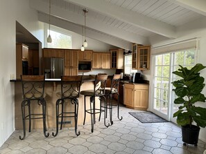 Mikrowelle, Ofen, Herdplatte, Geschirrspüler