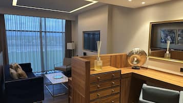 Large Suite Pitch View | Living area | Flat-screen TV, Netflix, streaming services