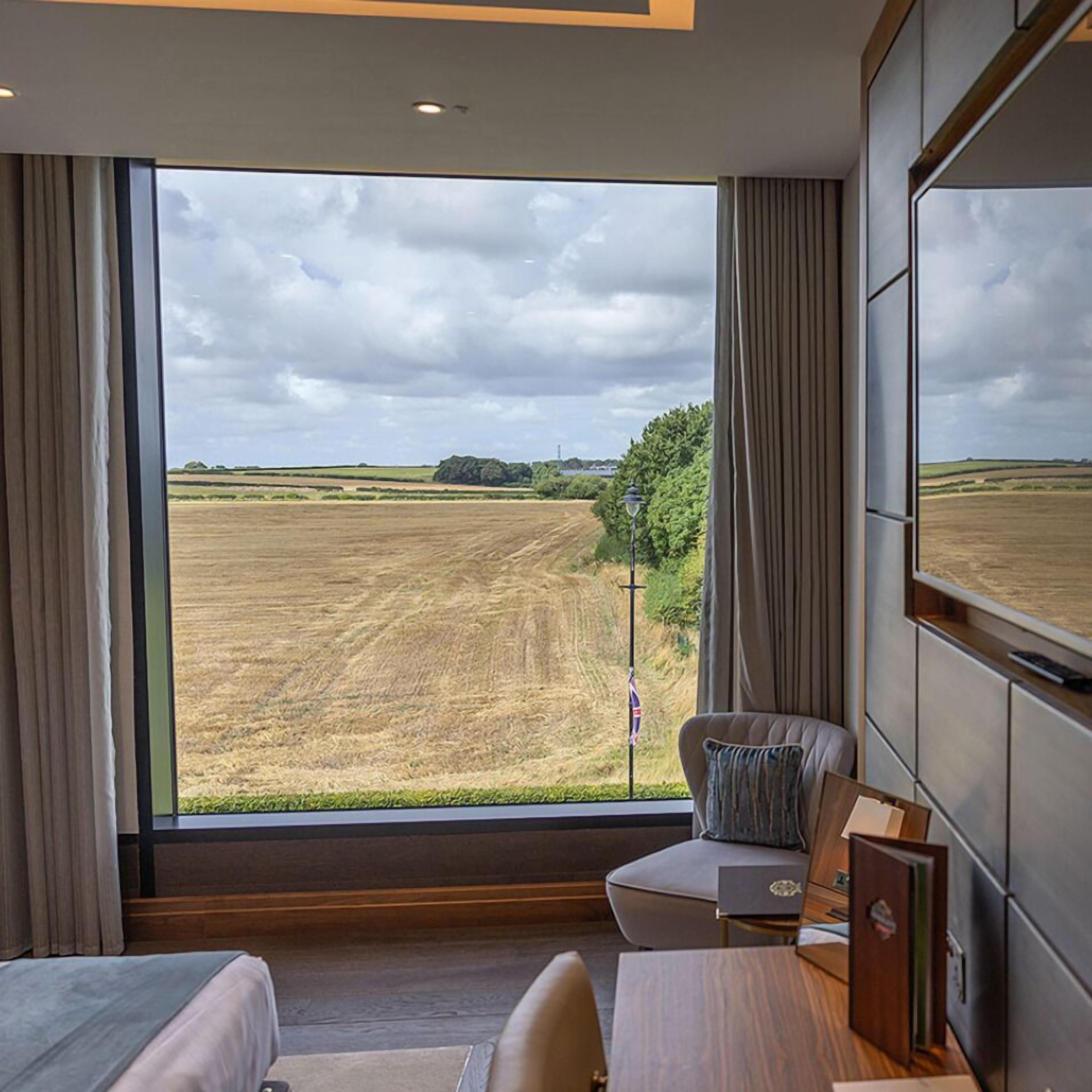 Standard Double or Twin Country View | In-room safe, desk, soundproofing, iron/ironing board