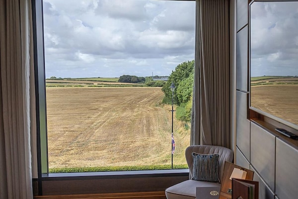 Standard Double or Twin Country View | In-room safe, desk, soundproofing, iron/ironing board