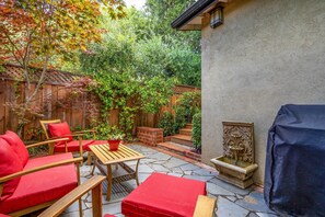 Terrace/patio - Heart of Healdsburg | Wine Tastings Included (Healdsburg)
