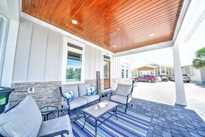 Terrace/patio - 654 Seal Dr. - Great 3 bedroom/2 bath with Golf Cart (Panama City Beach)