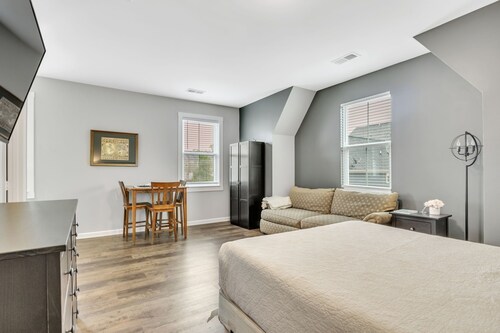 Charming 1BD/1BA Studio, 4 Miles to Downtown GVL