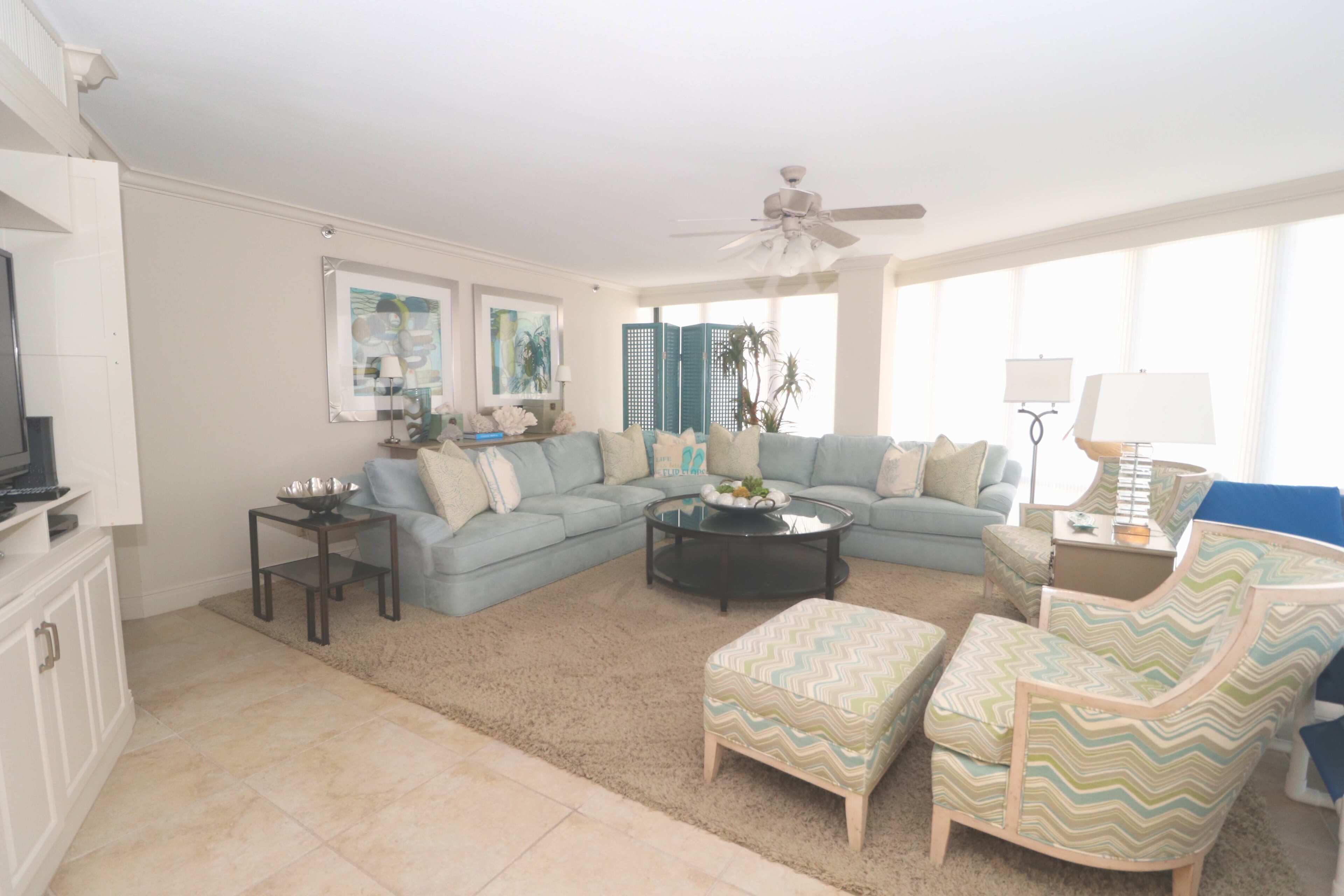 Presidential Condo | Living room | Flat-screen TV