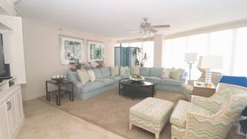 Presidential Condo | Living room | Flat-screen TV
