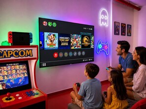 Een gezin speelt videospelletjes in een kamer met een grote tv waarop speltitels staan.